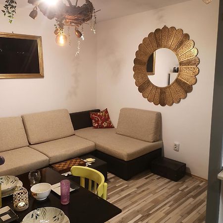 Little Modern Folk Apt Apartment Valenii de Munte Exterior photo